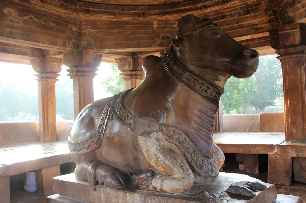 nandi, gate guardian deity, kailasa