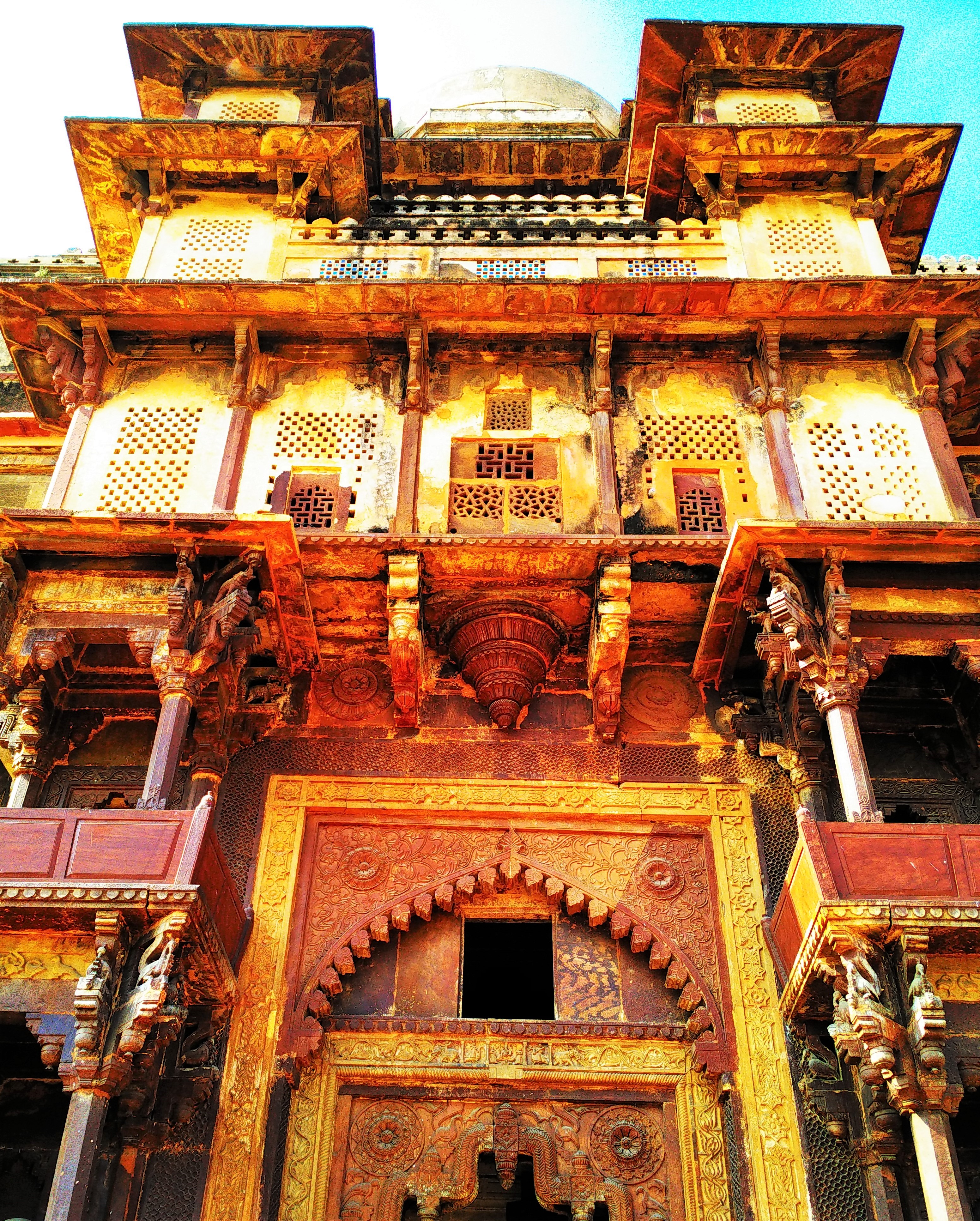 door, orchha fort, orchha, madhya pradesh