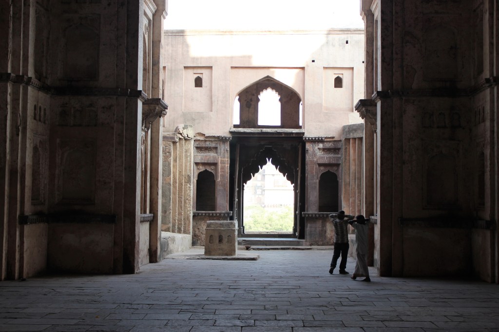 chaturbhuj mandir, temple, deity, orchha, madhya pradesh
