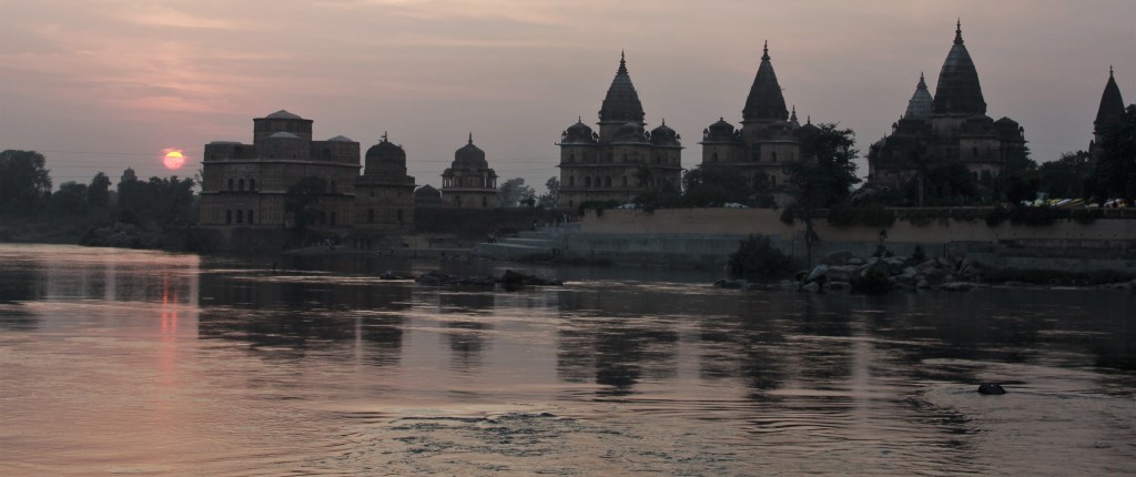 sun, cenotaph, betwa, orchha, madhya pradesh