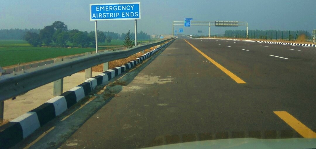 thrill, emergency airstrip, agra lucknow expressway, uttar pradesh, india