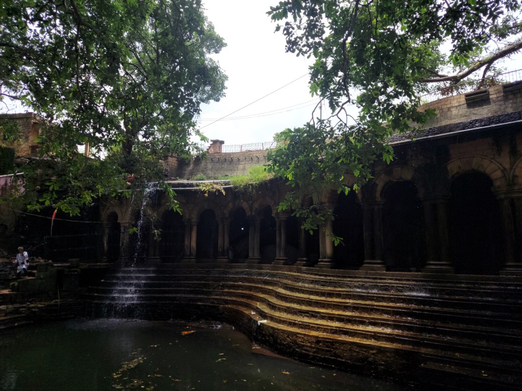 A natural waterfall tank