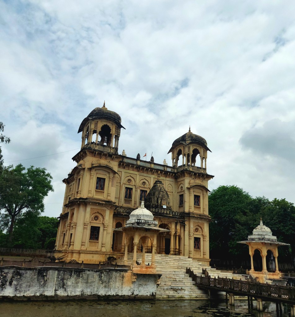 A cenotaph against the backdrop of a clear sky with clouds